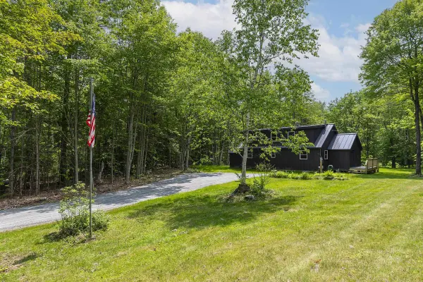 20 Armstrong LN, Cavendish, VT 05142