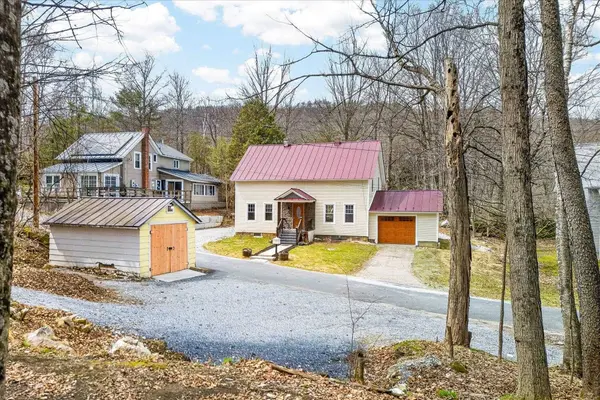 25 Bluff ST, Proctor, VT 05765-1008