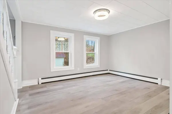 25 Bluff ST, Proctor, VT 05765-1008