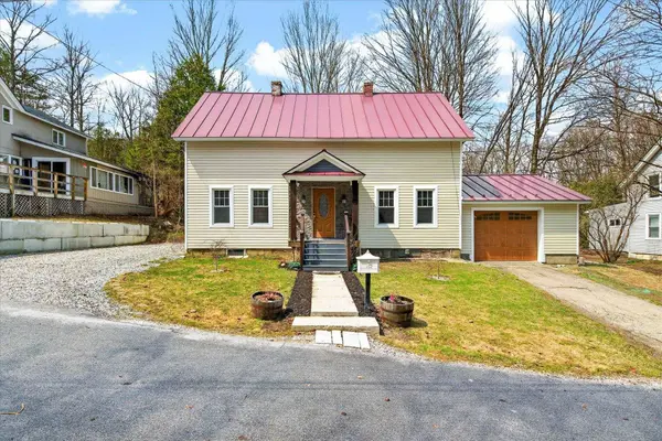 25 Bluff ST, Proctor, VT 05765-1008