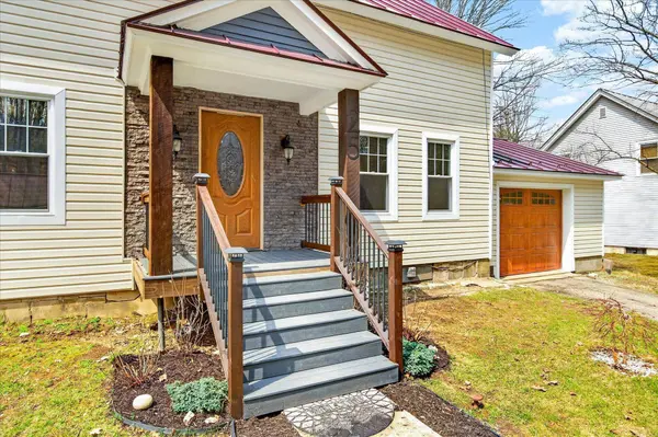 25 Bluff ST, Proctor, VT 05765-1008