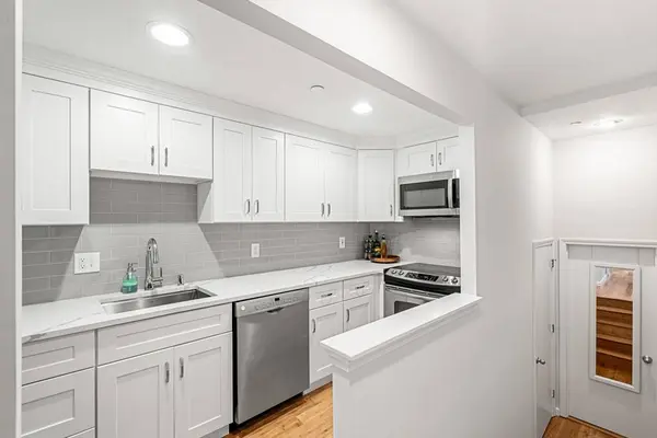 2 Clarendon St #102, Boston, MA 02116