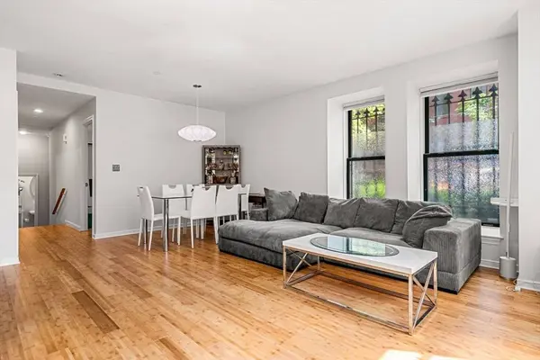 2 Clarendon St #102, Boston, MA 02116