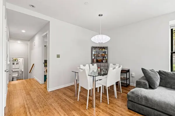 2 Clarendon St #102, Boston, MA 02116