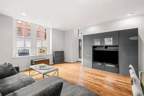 2 Clarendon St #102, Boston, MA 02116