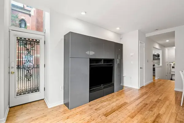 2 Clarendon St #102, Boston, MA 02116