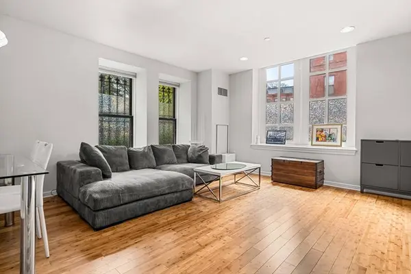 2 Clarendon St #102, Boston, MA 02116