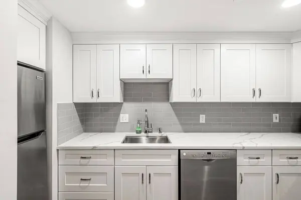 2 Clarendon St #102, Boston, MA 02116