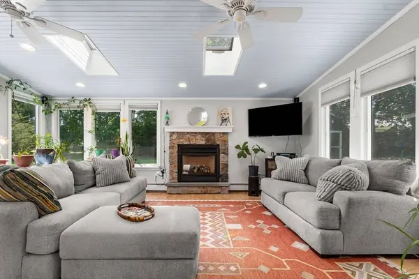 7 Leighton St, Natick, MA 01760