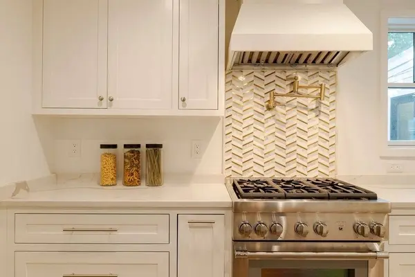 74 Dedham St, Newton, MA 02461