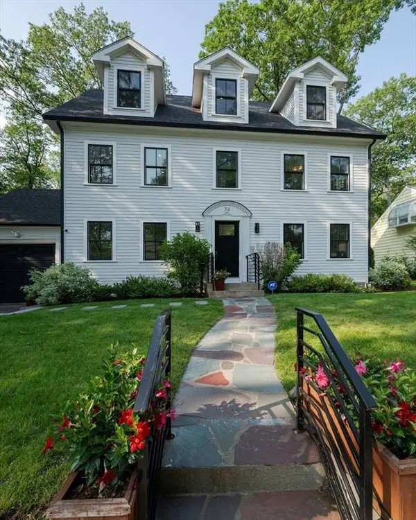 74 Dedham St, Newton, MA 02461