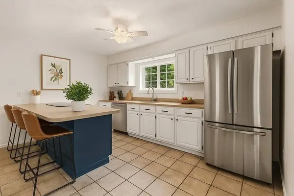33 Country Club Ln #D, Milford, MA 01757
