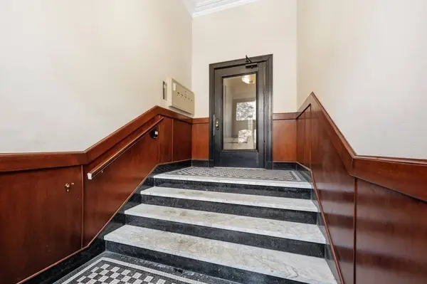 315 Tappan St #4, Brookline, MA 02446