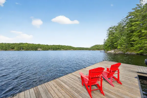 1042 Amanda LN, Gravenhurst, ON P1P 1R3