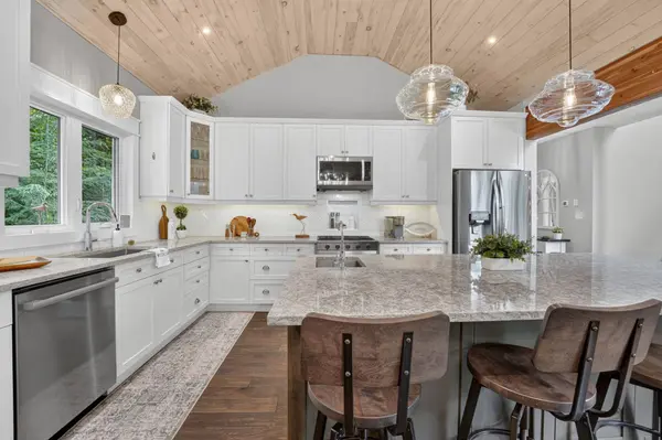 1076 Healey Lake RD, Bracebridge, ON P1L 1X3