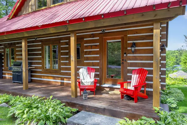 1042 Amanda LN, Gravenhurst, ON P1P 1R3