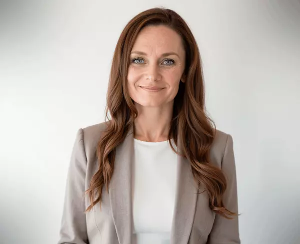 68029bb56d52f296033f3618-HeadshotPro