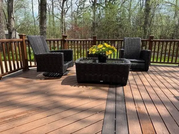 371 Red Oak LN, Highland Park, IL 60035