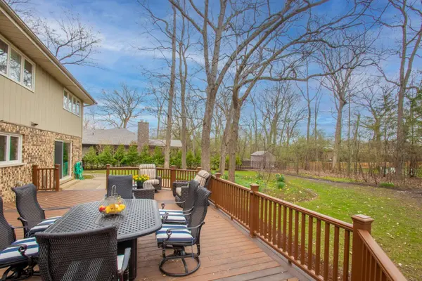 371 Red Oak LN, Highland Park, IL 60035