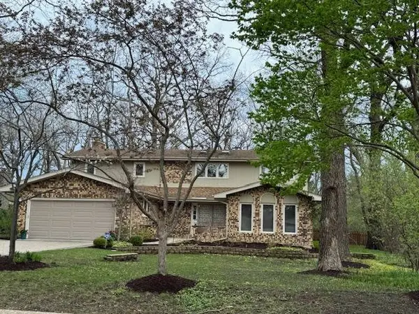 371 Red Oak LN, Highland Park, IL 60035