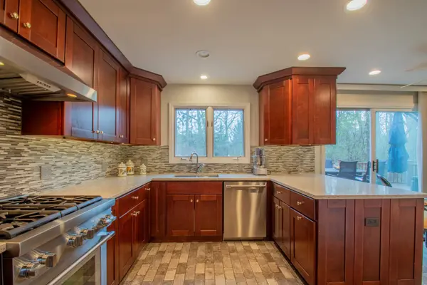 371 Red Oak LN, Highland Park, IL 60035