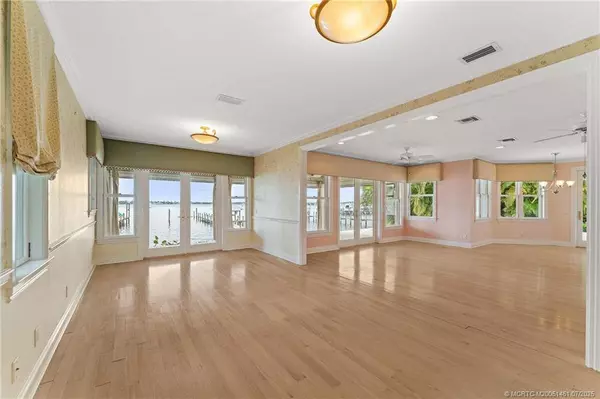 700 SW Saint Lucie CRES, Stuart, FL 34994