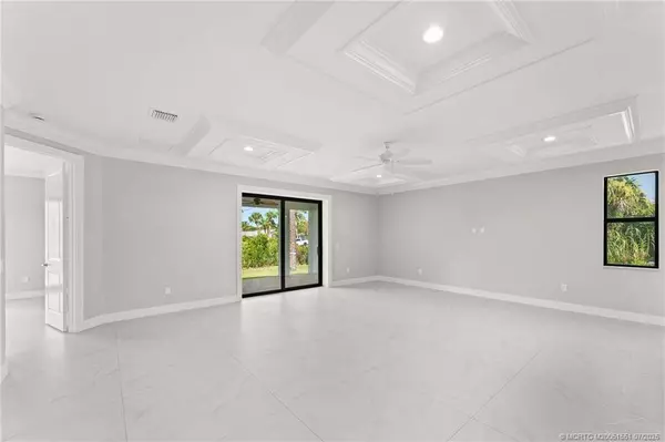 5460 SE Front AVE, Stuart, FL 34997