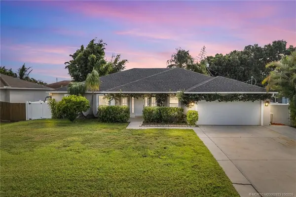 1074 SW Eckard AVE, Port St Lucie, FL 34953