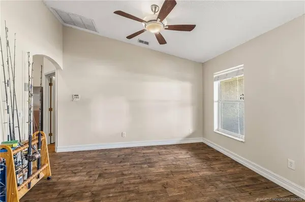 1074 SW Eckard AVE, Port St Lucie, FL 34953