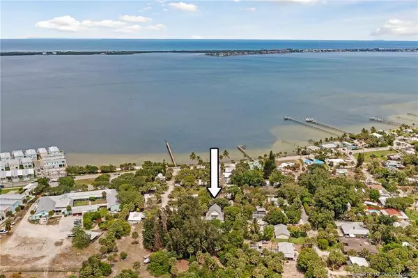 2172 NE Poinciana TER, Jensen Beach, FL 34957