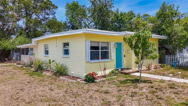 1679 29TH AVE N, St Petersburg, FL 33713