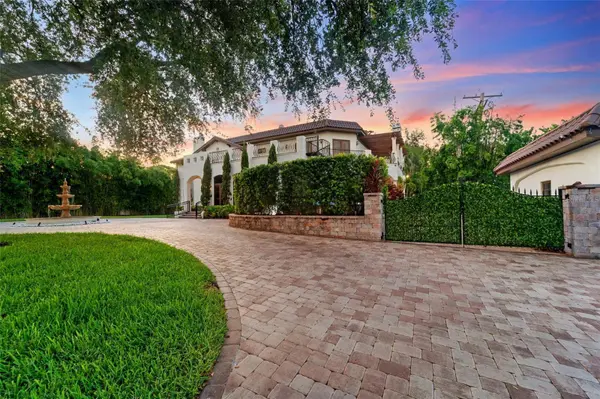 4555 W SWANN AVE, Tampa, FL 33609