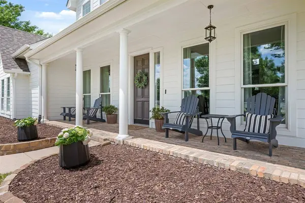 1008 Creek Hollow Lane, Fort Worth, TX 76131