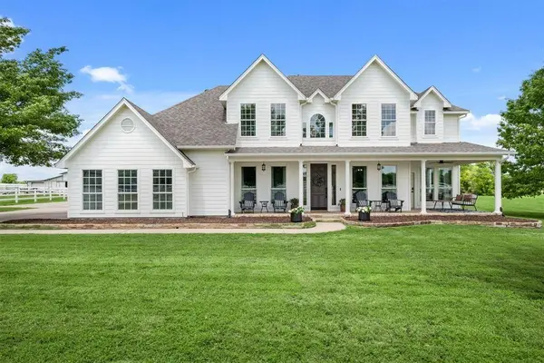 1008 Creek Hollow Lane, Fort Worth, TX 76131