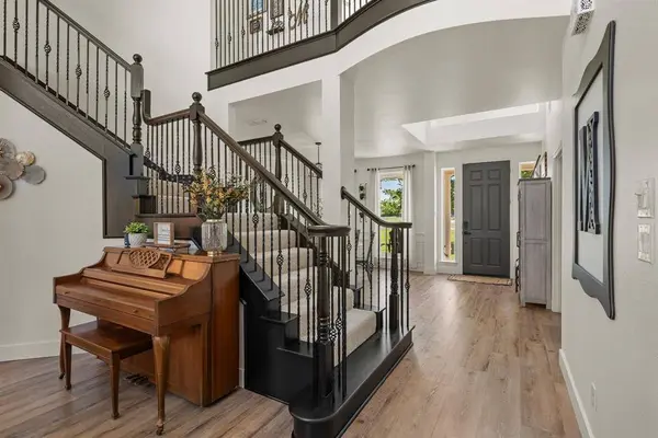 1008 Creek Hollow Lane, Fort Worth, TX 76131