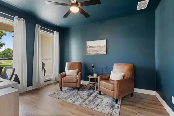 1008 Creek Hollow Lane, Fort Worth, TX 76131