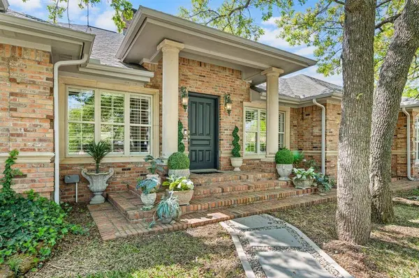 3716 Oakwood Drive, Grapevine, TX 76051