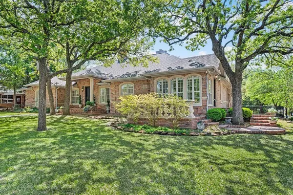 3716 Oakwood Drive, Grapevine, TX 76051