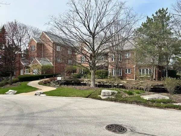 324 Regent Wood RD #324, Northfield, IL 60093