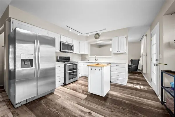 1145 Weeping Willow LN, Libertyville, IL 60048