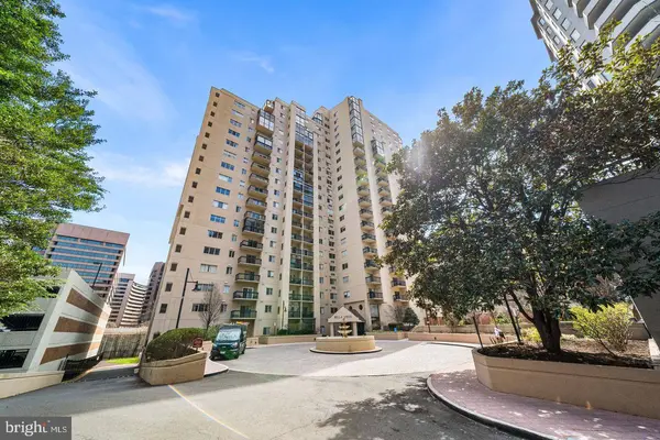 1211 S EADS ST #1305