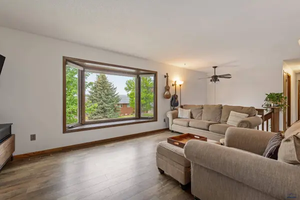 2518 Junction Dr, Rapid City, SD 57702