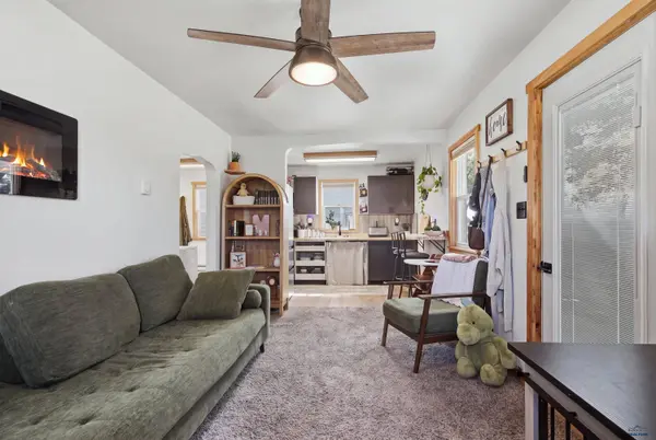 824 Holcomb Ave, Rapid City, SD 57701