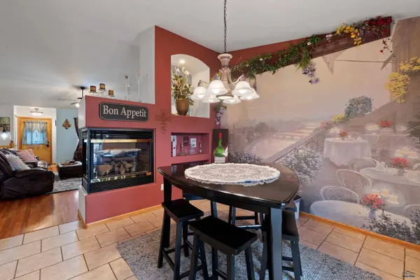 6814 Sahalee Dr, Rapid City, SD 57702