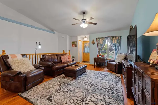 6814 Sahalee Dr, Rapid City, SD 57702
