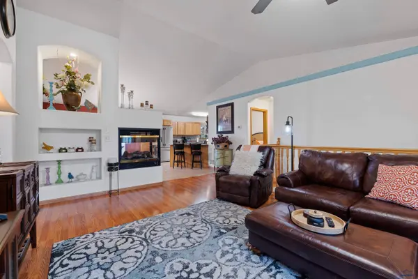 6814 Sahalee Dr, Rapid City, SD 57702