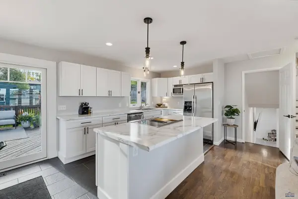 2232 Arrowhead Dr, Rapid City, SD 57702