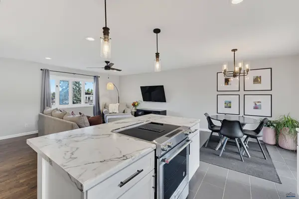 2232 Arrowhead Dr, Rapid City, SD 57702