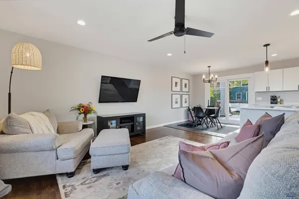 2232 Arrowhead Dr, Rapid City, SD 57702