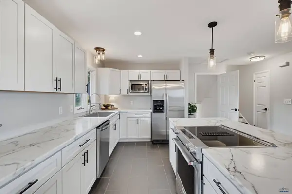 2232 Arrowhead Dr, Rapid City, SD 57702
